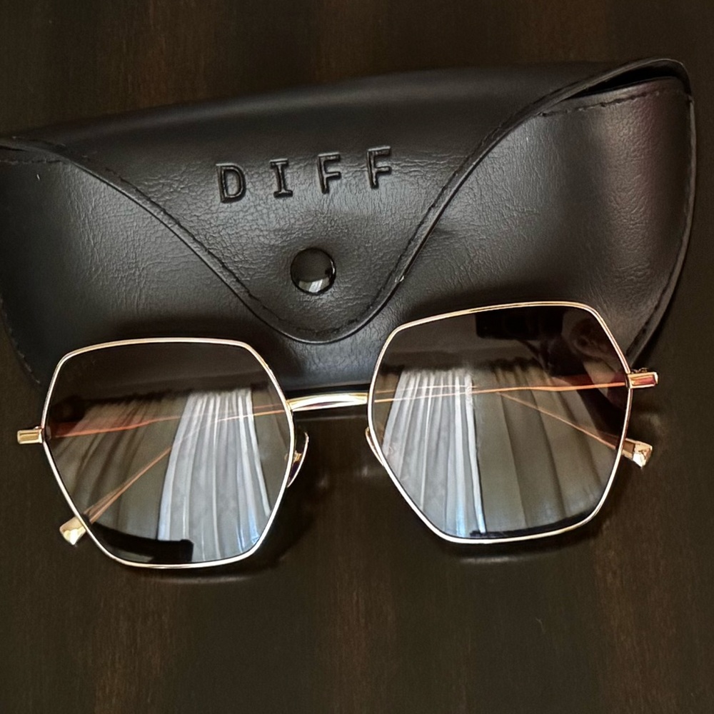 Diff Eyewear Gold Hexagonal Sunglasses